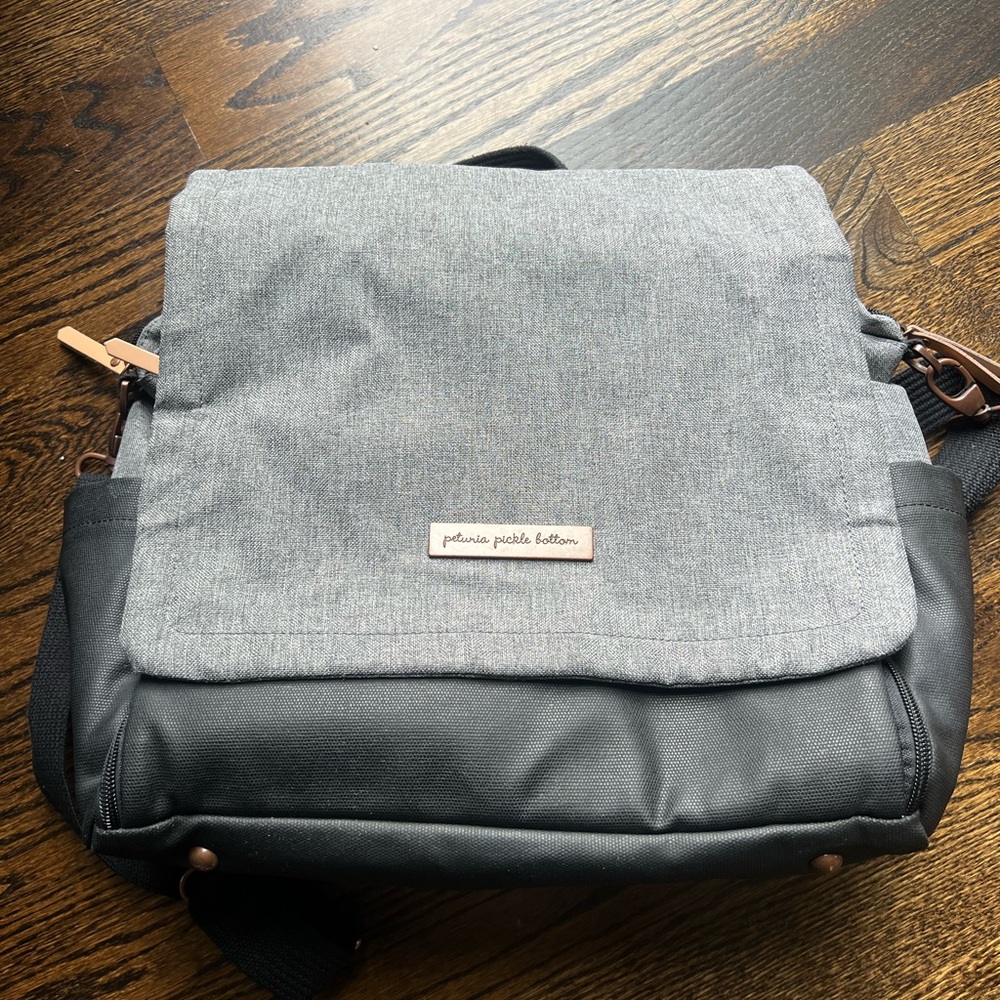 Petunia‎ Pickle Bottom boxy backpack diaper bag (graphite and black)